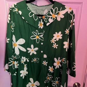 Green Floral Maxi Dress with White Daisies